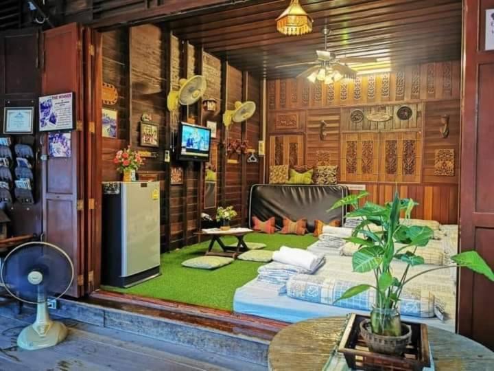 Apartmán Ban Mae Arom Amphawa Exteriér fotografie