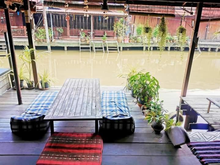 Apartmán Ban Mae Arom Amphawa Pokoj fotografie