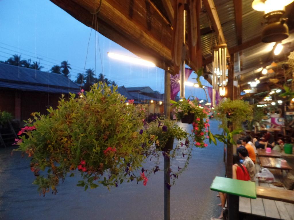 Apartmán Ban Mae Arom Amphawa Exteriér fotografie
