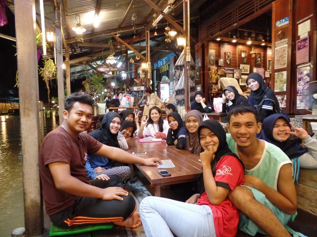Apartmán Ban Mae Arom Amphawa Exteriér fotografie