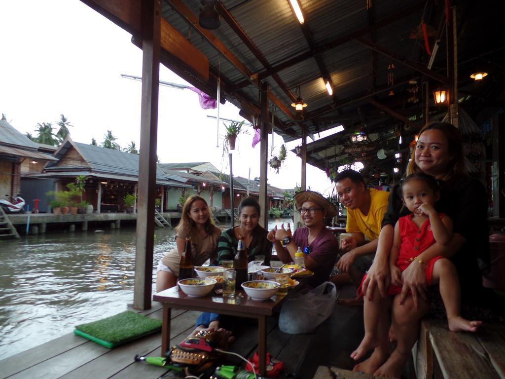 Apartmán Ban Mae Arom Amphawa Exteriér fotografie
